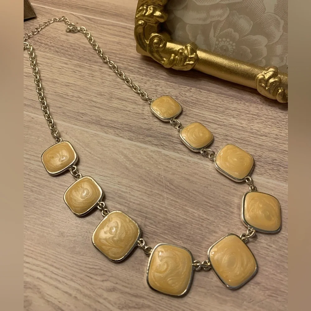 Necklace with Yellow Stones - Picture 2 of 9